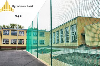 Wzmocniona siatka na boisko - Wzmocnione siatki zabezpieczające